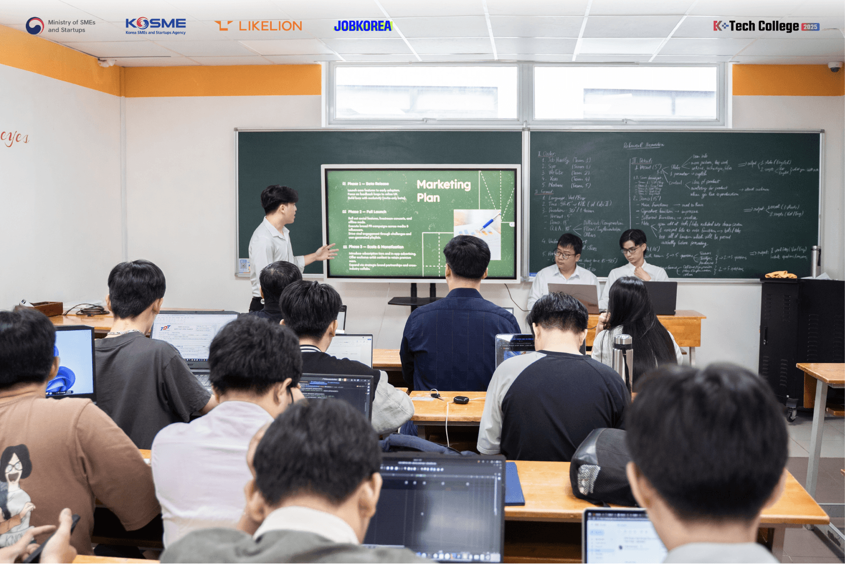 Lớp đào tạo dành cho sinh viên tại trường đại học HUTECH (TP.HCM)